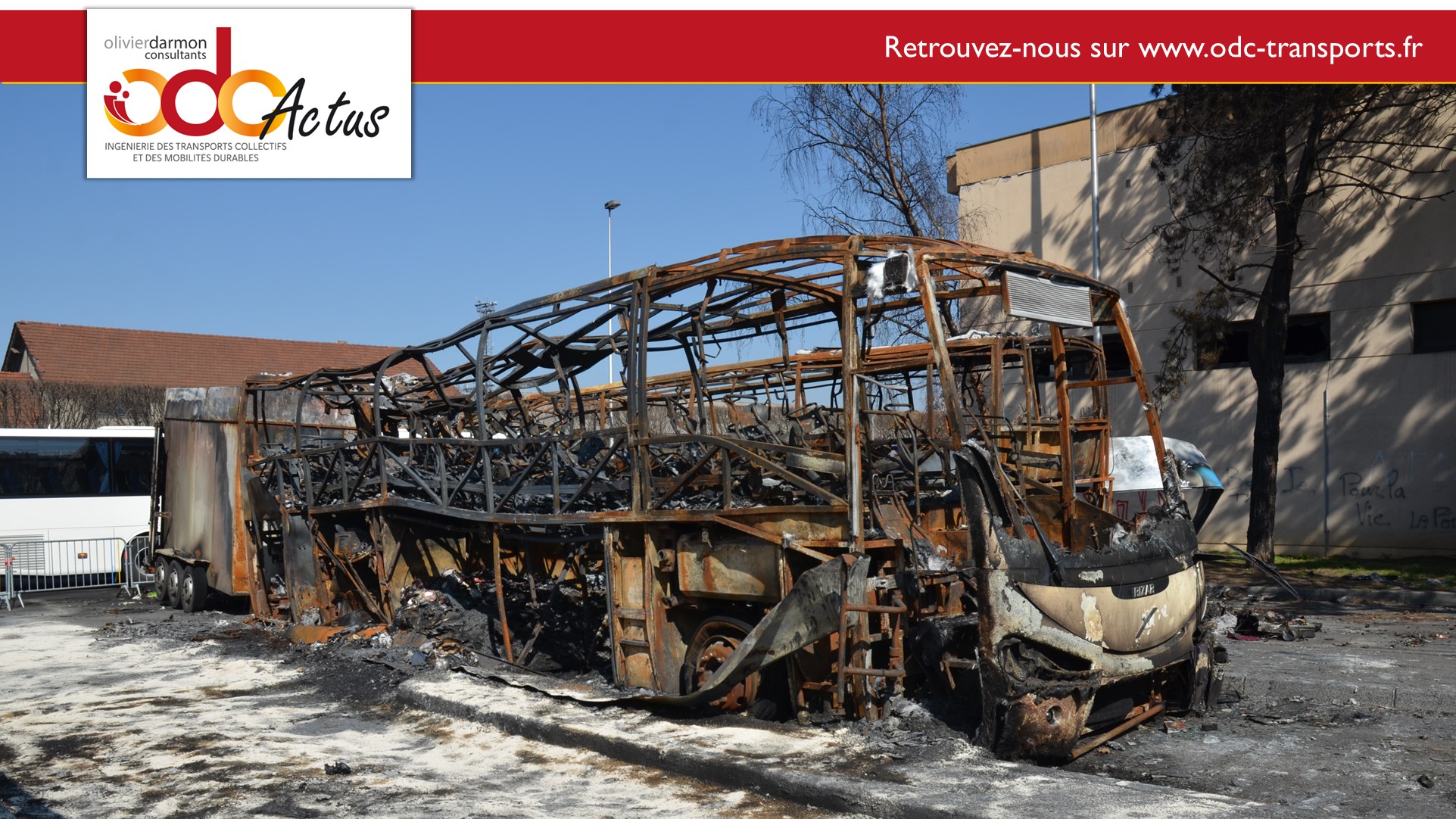 Autocar incendié crédit Yann Forget
